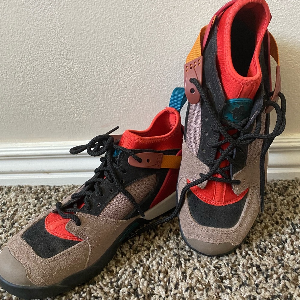 Nike ACG Air Revaderchi Men's Hiking Shoes